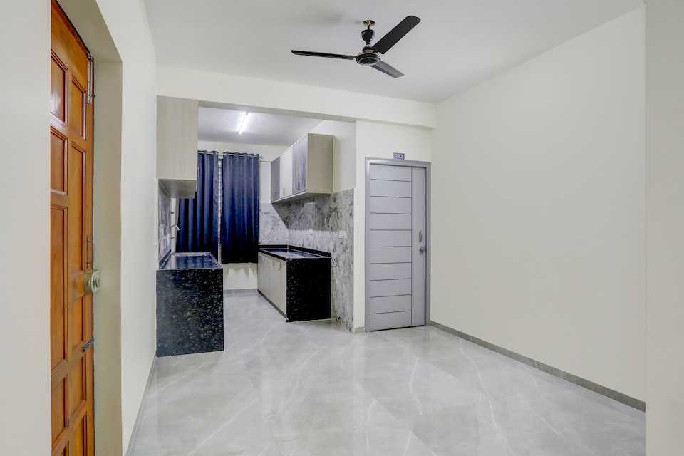 Hotel O Mayura Guest INN, Hebbal Bangalore, Bangalore