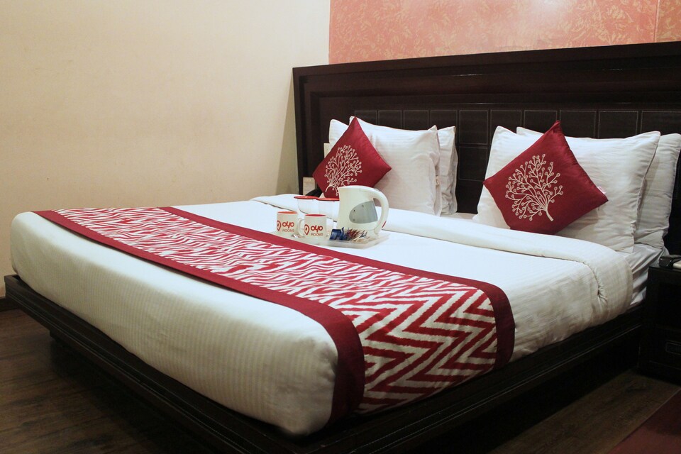 OYO 2269 Hotel The Vaishali Inn, Vaishali Kaushambi Metro, Ghaziabad