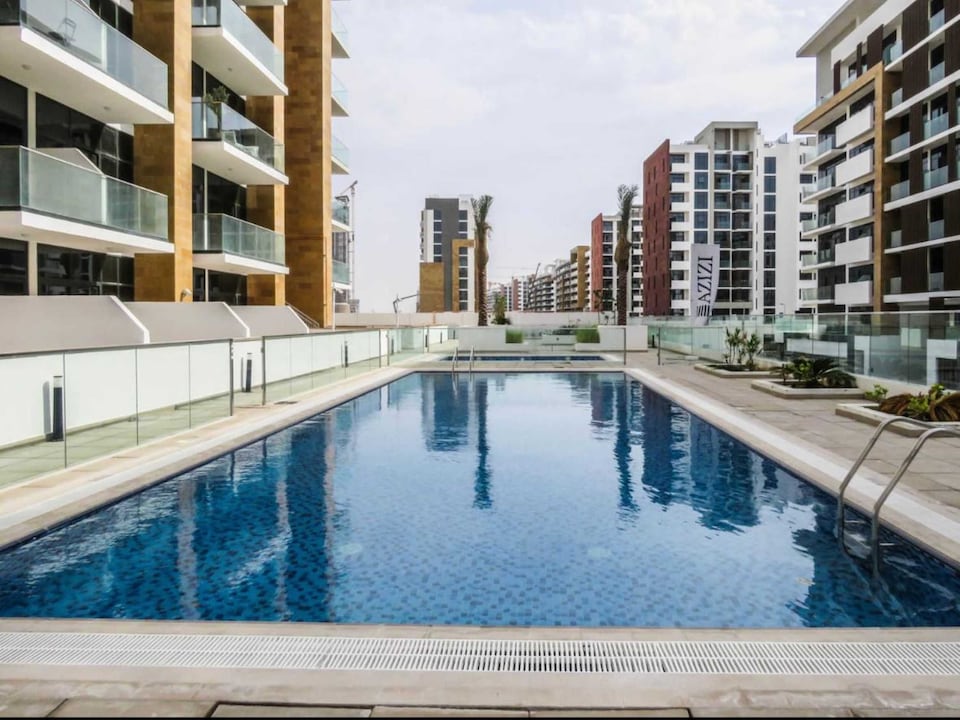 OYO HOME 1545 1 Bedroom Azizi Riviera Studio, Jumeirah, Dubai