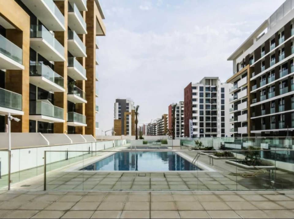 OYO HOME 1545 1 Bedroom Azizi Riviera Studio, Jumeirah, Dubai