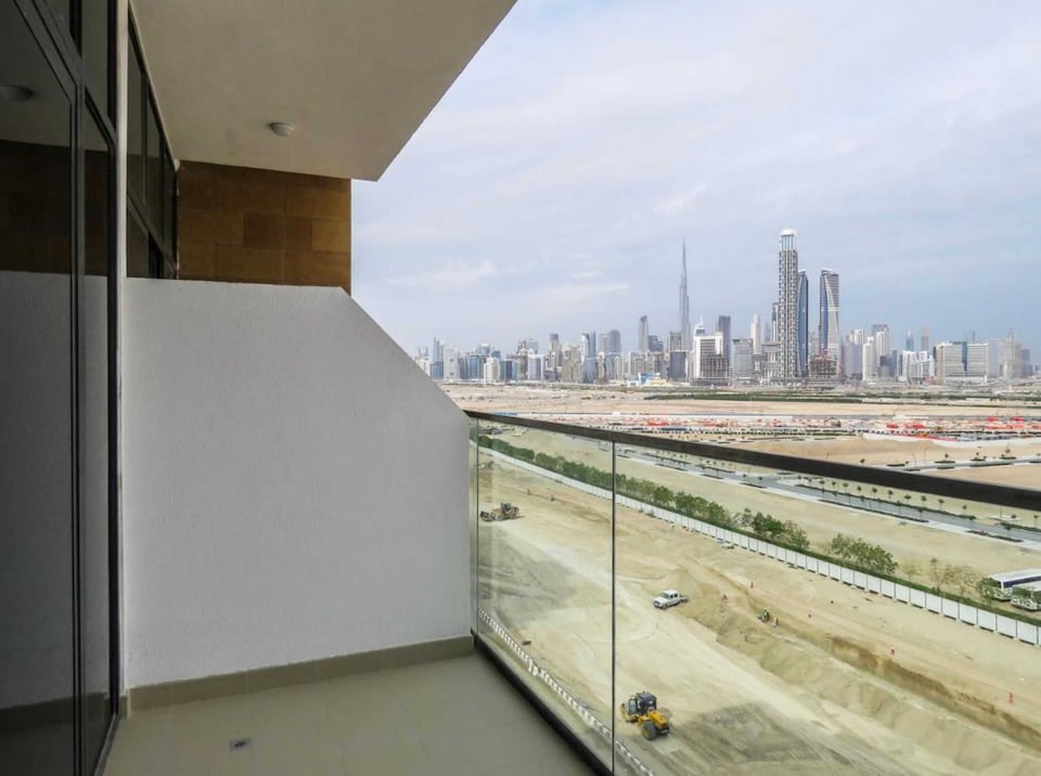 OYO HOME 1545 1 Bedroom Azizi Riviera Studio, Jumeirah, Dubai
