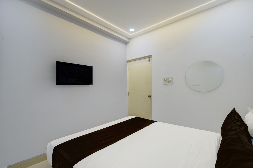 HOTEL O GENZ LAVISH STAYS, Kukatpally, Hyderabad