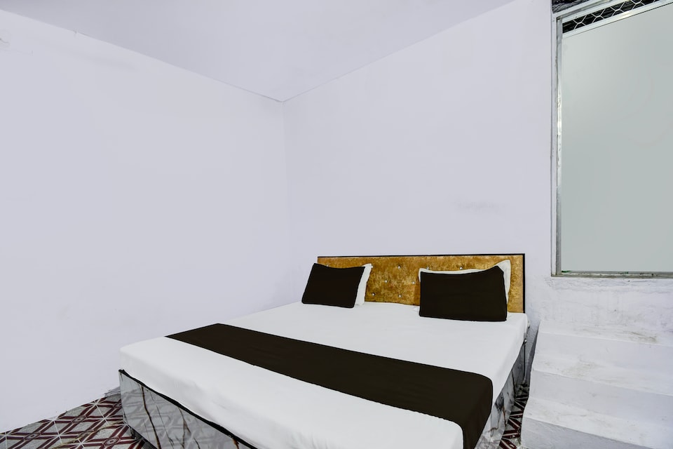 SPOT ON Apna Hotel And Restaurant , Rambagh Allahabad, Prayagraj