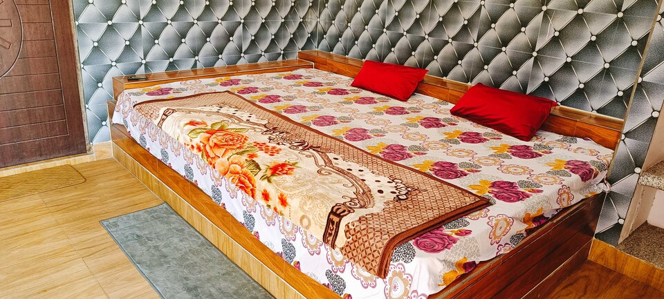 SPOT ON HOTEL SHRI BANKE BIHARI RESIDENCY, Sikandra Rao, Sikandra Rao