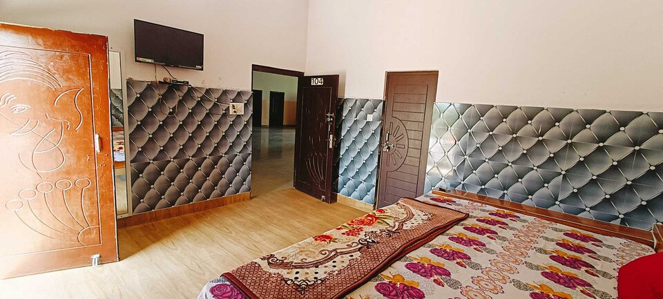 SPOT ON HOTEL SHRI BANKE BIHARI RESIDENCY, Sikandra Rao, Sikandra Rao