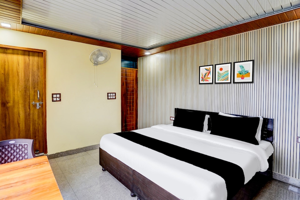 SPOT ON Hotel Doon Lotus | Iconic Rooftop Cafe | Party Hall, Dehradun Railway Station, Dehradun