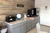Hotel O Regency Suites Houston - IAH Beltway 8