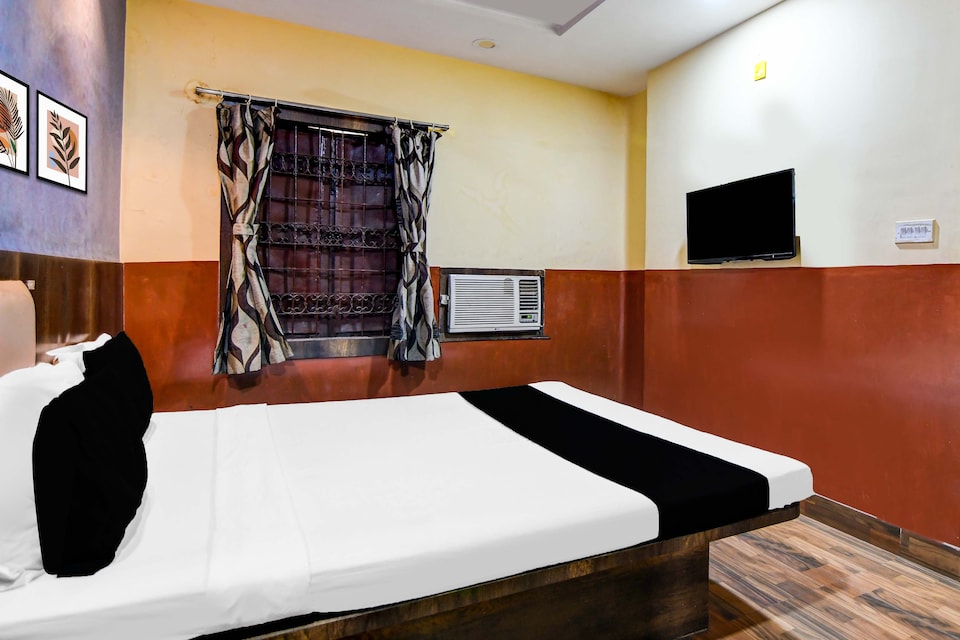 Hotel O T P Guest House, Esplanade Kolkata, Kolkata