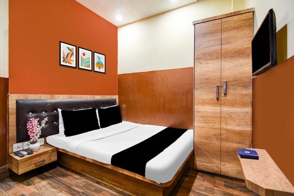Hotel O T P Guest House, Esplanade Kolkata, Kolkata