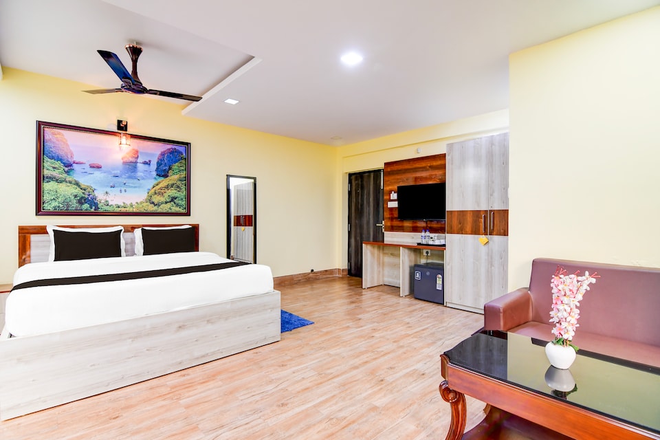 Hotel O by OYO Familto Residency & Restaurant, Rajarhat Kolkata, Kolkata