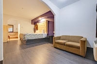 Capital O Deluxe Inn Channelview Houston I-10