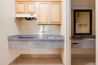 Capital O Deluxe Inn Channelview Houston I-10