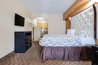 Capital O Deluxe Inn Channelview Houston I-10