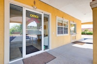 Capital O Deluxe Inn Channelview Houston I-10