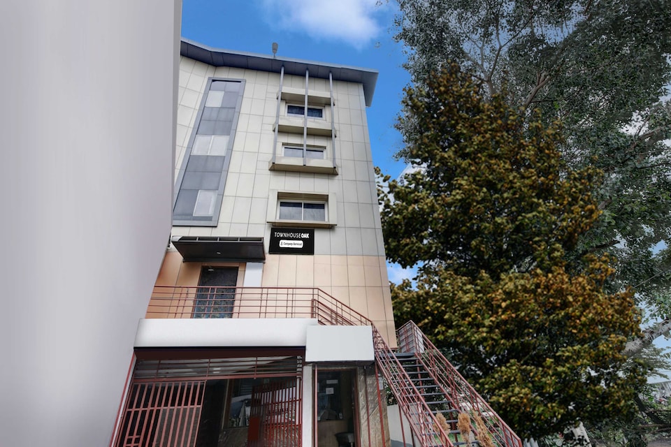 [Day Stay - 8 AM to 8 PM] Townhouse Oak Mysuru City Bus Terminal, Mysore City Center, Mysore