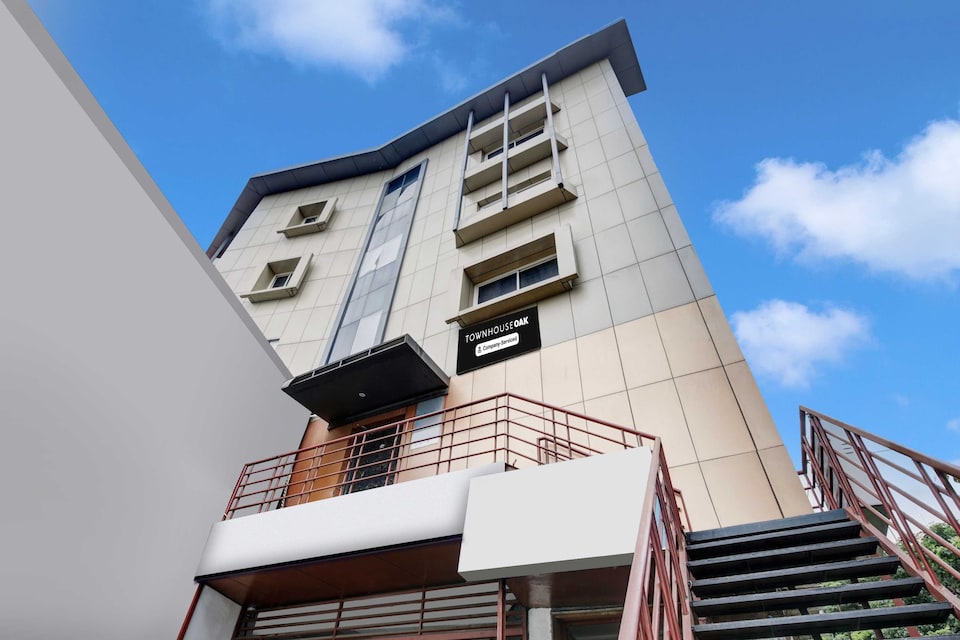 [Day Stay - 8 AM to 8 PM] Townhouse Oak Mysuru City Bus Terminal, Mysore City Center, Mysore