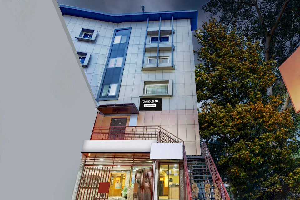 [Day Stay - 8 AM to 8 PM] Townhouse Oak Mysuru City Bus Terminal, Mysore City Center, Mysore