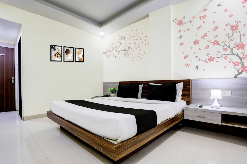 Townhouse Oak Hoshangabad Capital Mall, MP Nagar Bhopal, Bhopal