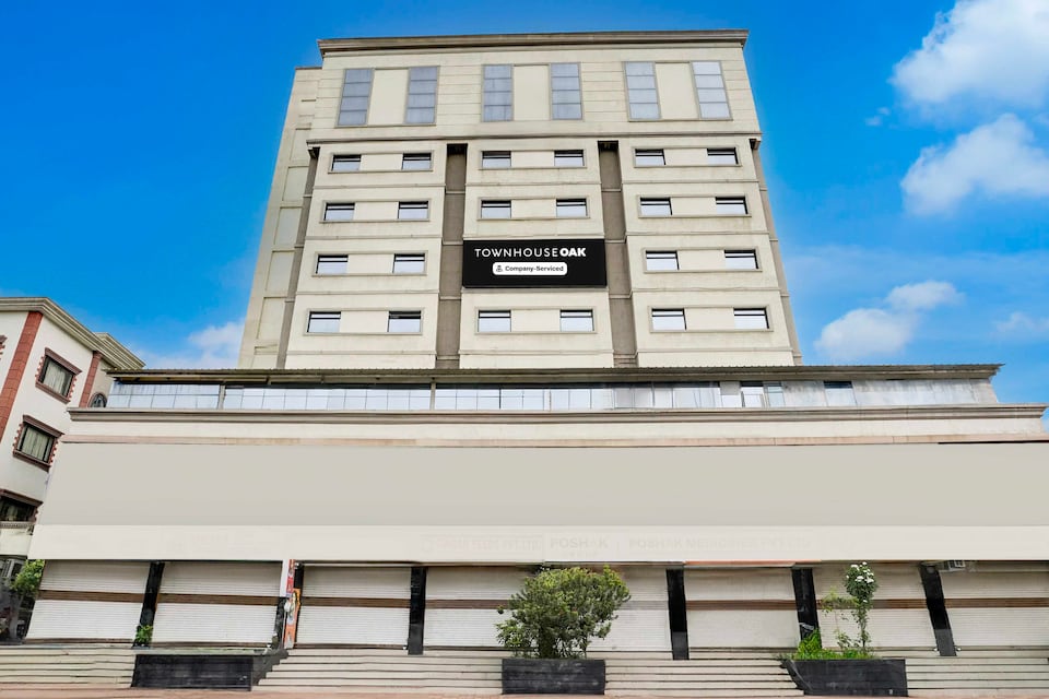 Townhouse Oak Gujarat Ganesh Chowkdi Bus Station, Gnaesh Chokdi, Anand