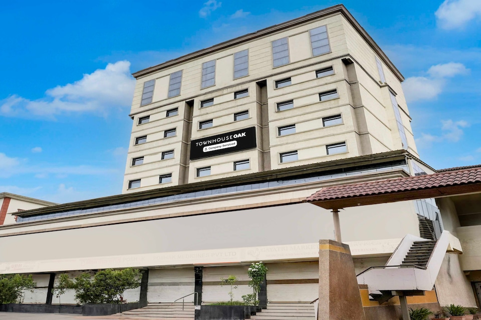 Townhouse Oak Gujarat Ganesh Chowkdi Bus Station, Gnaesh Chokdi, Anand