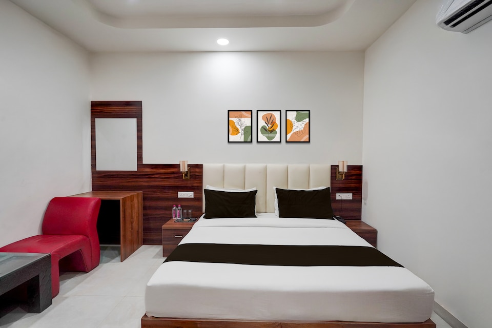 HOTEL O THE ELEGANTÂ  Meerut City Junction, Meerut, Meerut