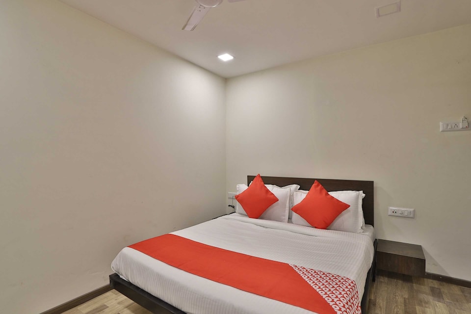 Power Break Hotel O Ripple Mall  (6 Hrs Stay), Airport Surat, Surat
