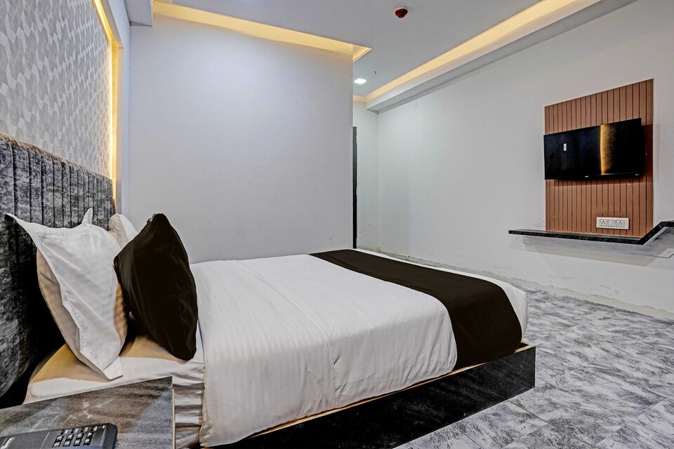 Power Break Hotel O Star Galaxy (6 Hrs Stay), Adajan, Surat