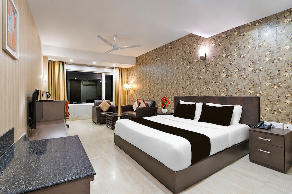 Super Townhouse Oak ONGC Crossway Formerly Hotel Gold Stone Comfort, Chakrata Road Dehradun, Dehradun