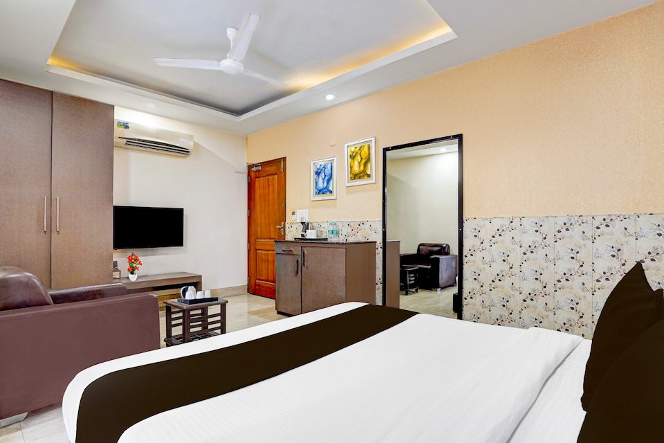 Townhouse Oak ONGC Crossway Formerly Hotel Gold Stone Comfort, Chakrata Road Dehradun, Dehradun
