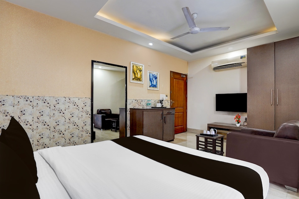 Townhouse Oak ONGC Crossway Formerly Hotel Gold Stone Comfort, Chakrata Road Dehradun, Dehradun