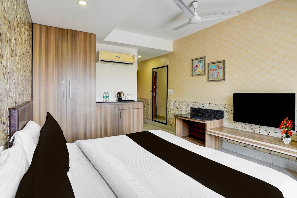 Super Townhouse Oak ONGC Crossway Formerly Hotel Gold Stone Comfort, Chakrata Road Dehradun, Dehradun