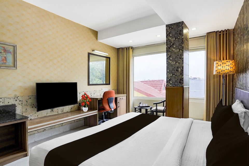 Super Townhouse Oak ONGC Crossway Formerly Hotel Gold Stone Comfort, Chakrata Road Dehradun, Dehradun