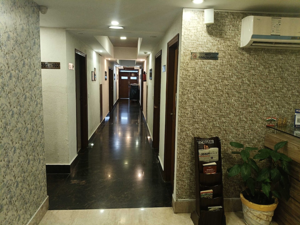 Super Townhouse Oak ONGC Crossway Formerly Hotel Gold Stone Comfort, Chakrata Road Dehradun, Dehradun
