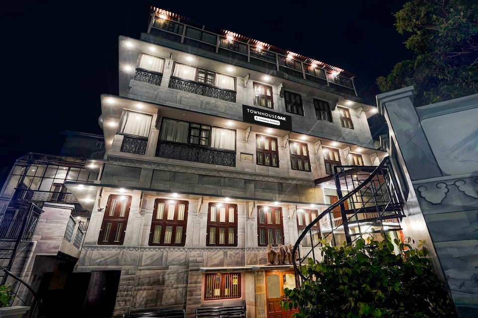 Townhouse Varanasi Ganga Ghat, Godowlia, Varanasi