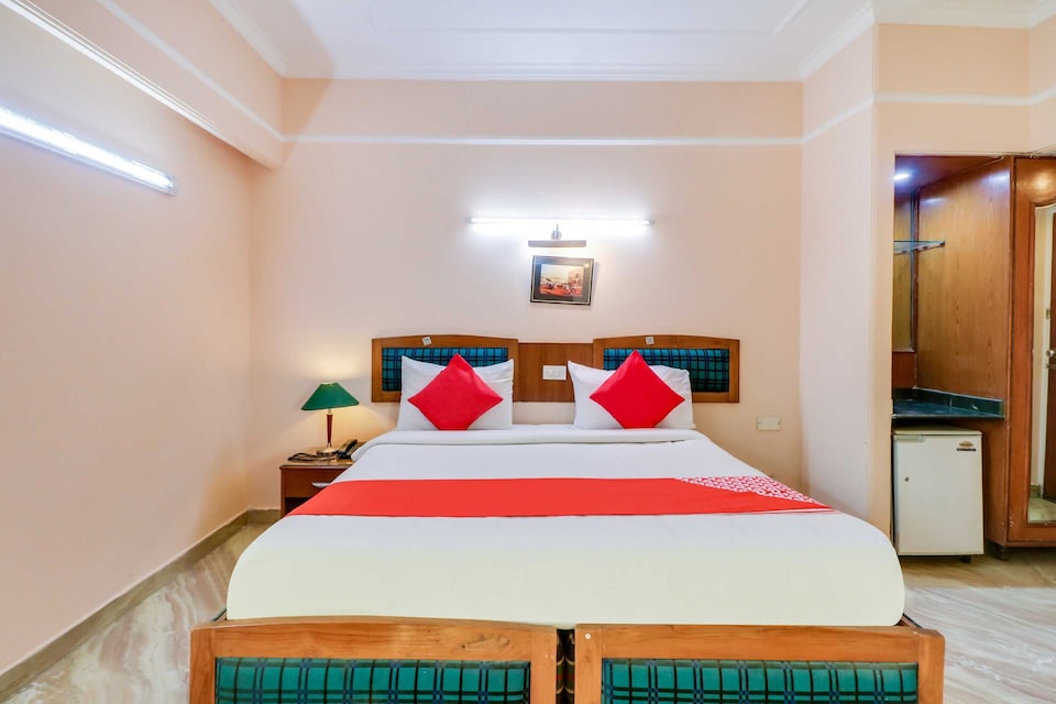 Power Break Super Collection O Queen Residency (6 Hrs Stay), Golf Course Road, Gurgaon