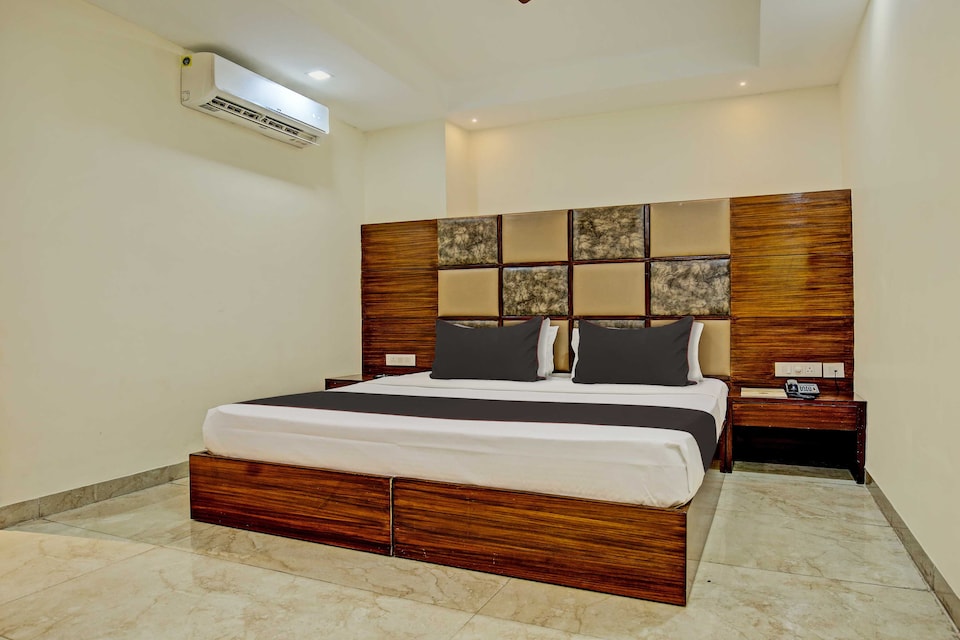 Townhouse Oak Eastern View Railway Junction, Zirakpur, Zirakpur