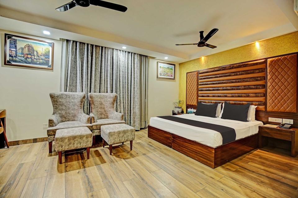 Townhouse Oak Eastern View Railway Junction, Zirakpur, Zirakpur