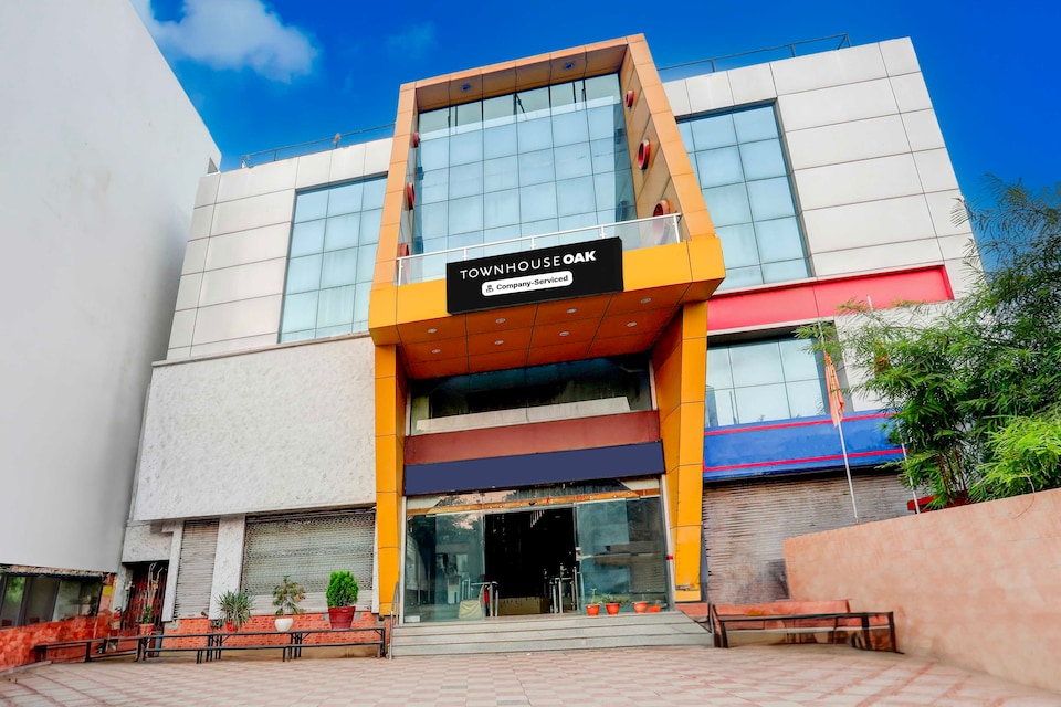 Townhouse Oak Gwalior City centre Road, Lashkar, Gwalior