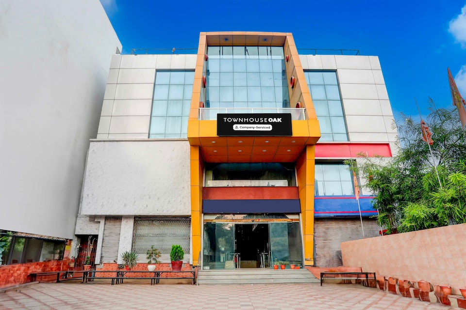 Townhouse Oak Gwalior City centre Road, Lashkar, Gwalior
