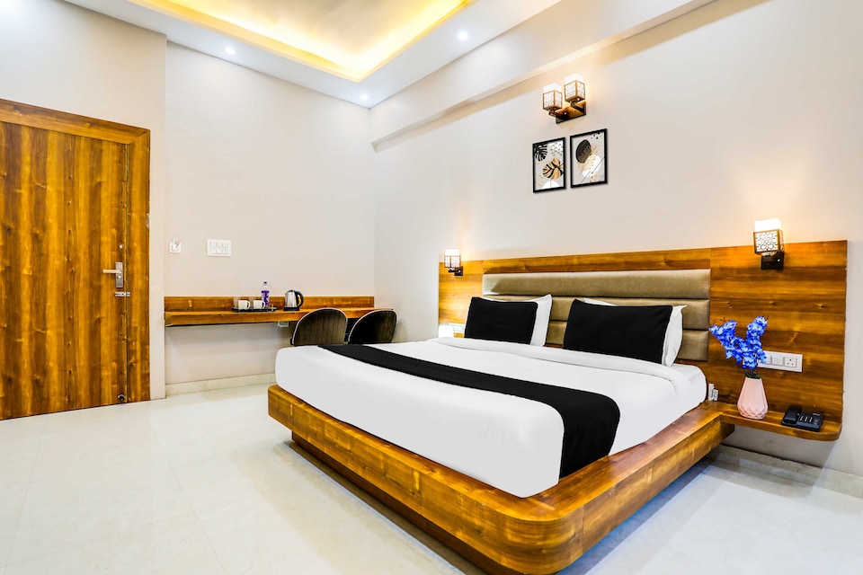 Townhouse Oak Haldwani Kathgharia Chowk, Tikonia Haldwani, Haldwani
