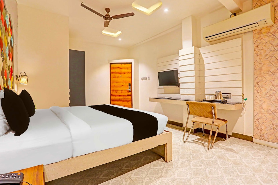 Townhouse Oak Varanasi JHV Mall, Cantt, Varanasi