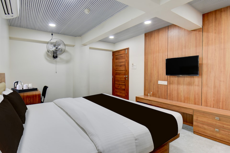 Super Hotel O Pune Kasarwadi Railway Station, Pimpri Pune, Pune