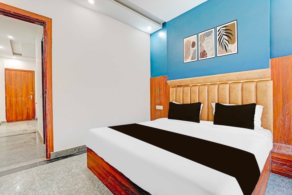 Townhouse Oak Sector 62 Paras Trinity Mall, Golf Course Road, Gurgaon