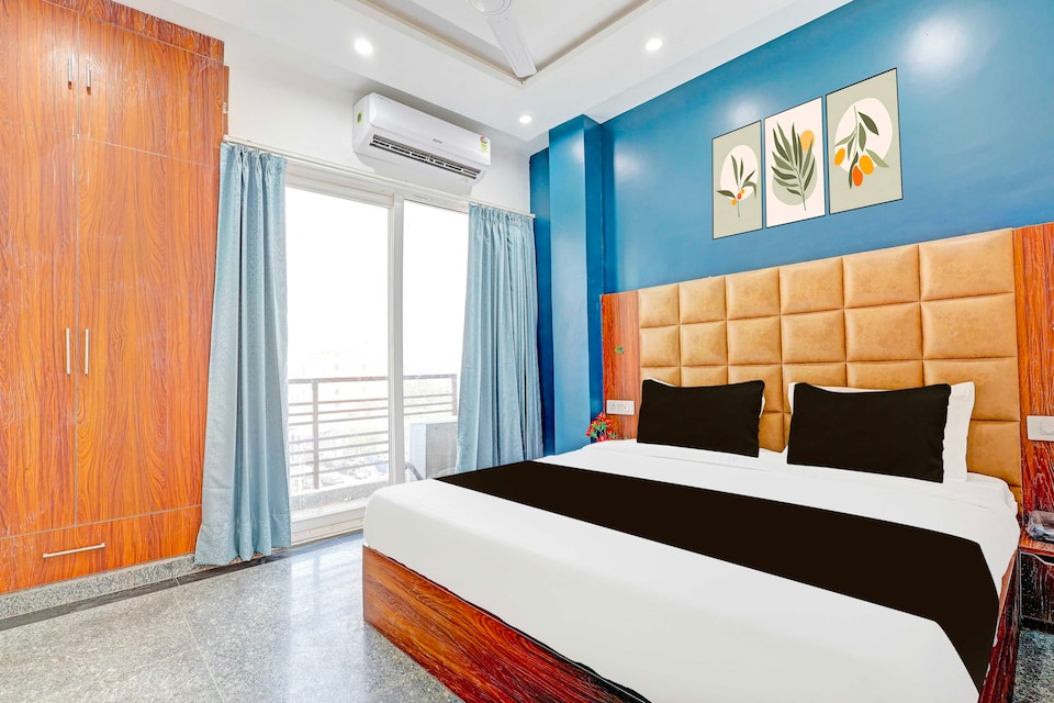 Townhouse Oak Sector 62 Paras Trinity Mall, Golf Course Road, Gurgaon