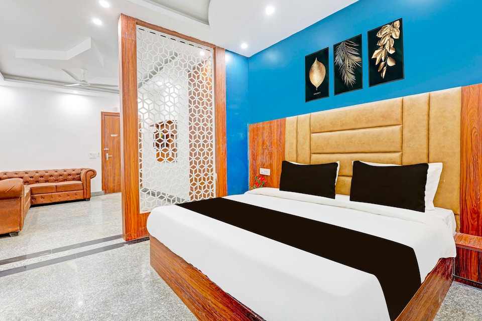 Townhouse Oak Sector 62 Paras Trinity Mall, Golf Course Road, Gurgaon
