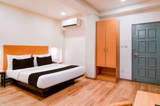 Townhouse Oak Kolkata Tegharia Bus Stand