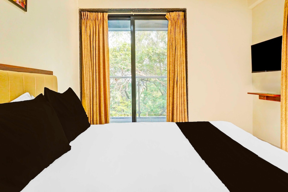 Townhouse Oak Amanora Mall, Hadapsar Pune, Pune