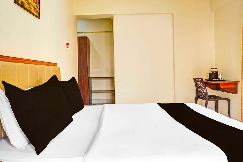 Townhouse Oak Amanora Mall, Hadapsar Pune, Pune