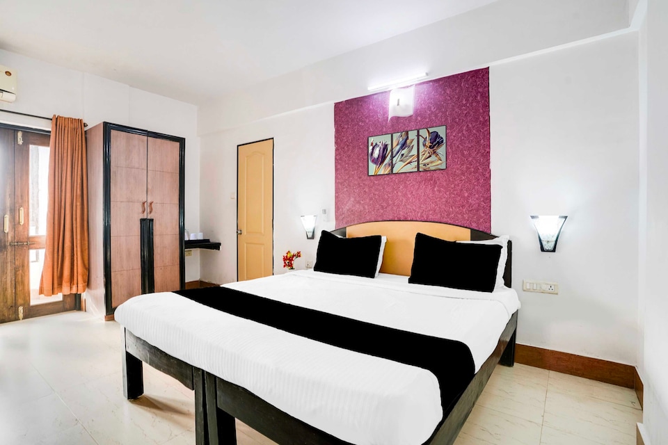 [Day Stay - 12 Hrs Slot : 8 AM to 8 PM] Townhouse Oak Margao Market, Margao Goa, Goa