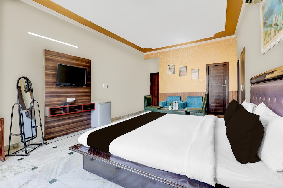 Hotel O Taj Empire, Fatehabad Road, Agra